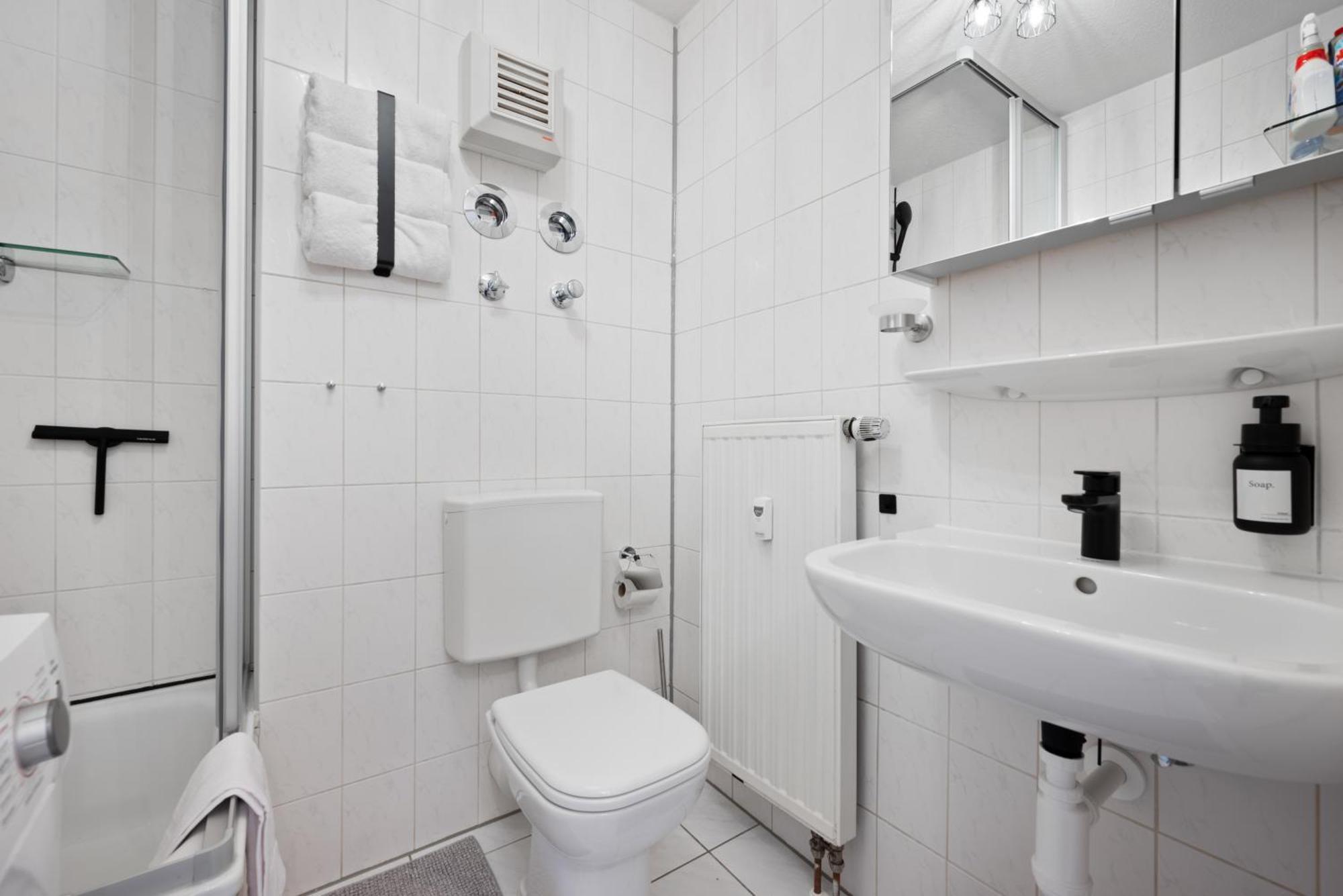 Malu Rooms - Im Stadtzentrum, Smarttv, Netflix, 24H Checkin Ludwigsbourg Extérieur photo